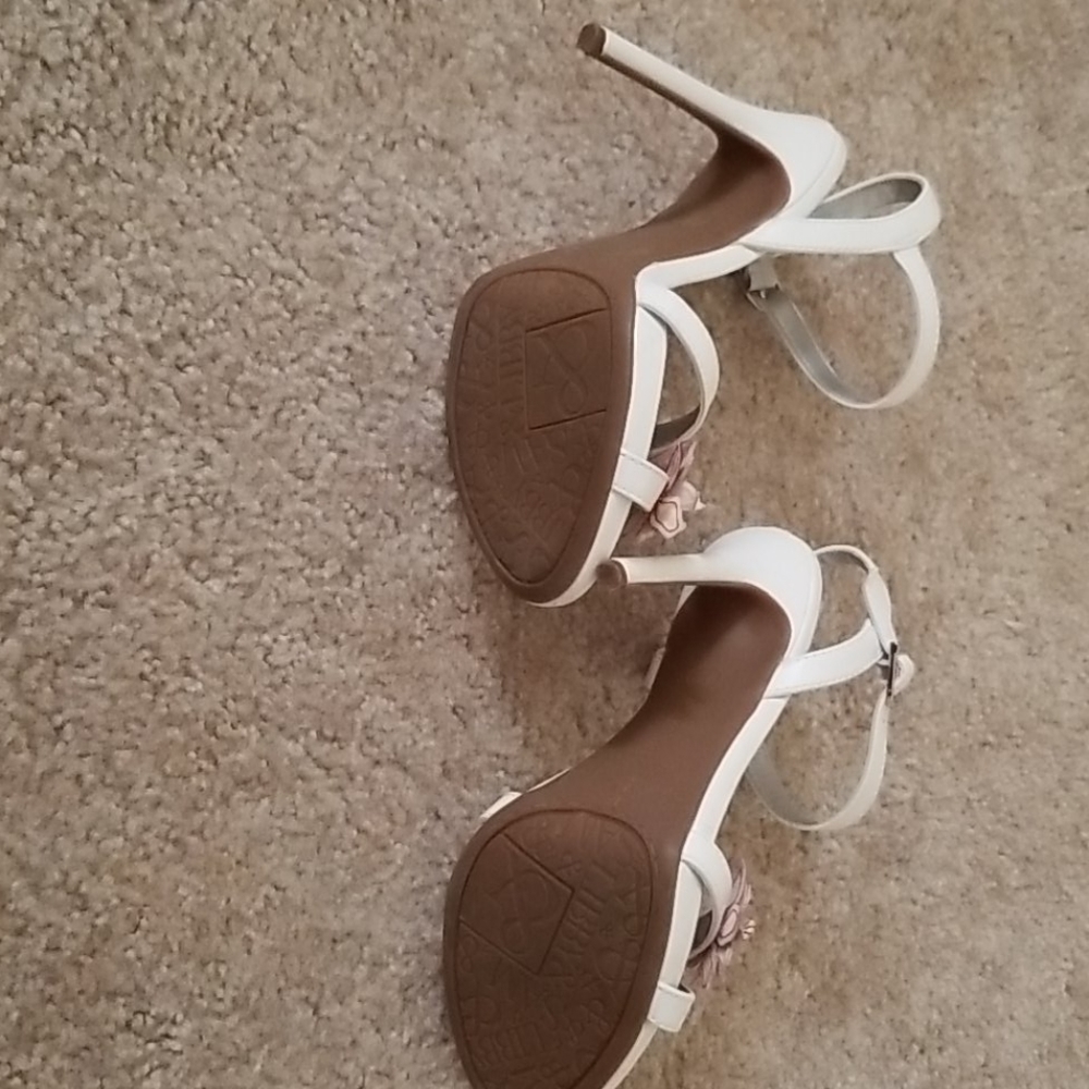 Sam & Libby Heels - Picture 3 of 4